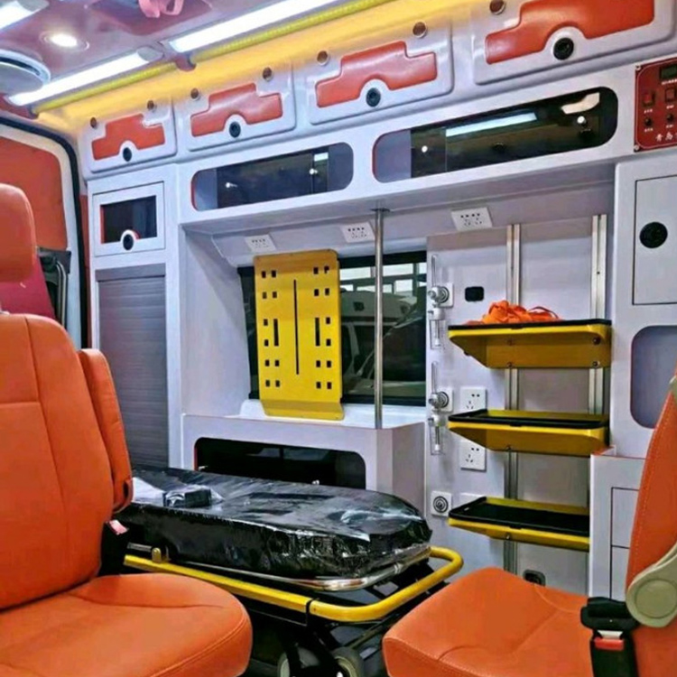 兰坪长途救护车护送病人租赁价格